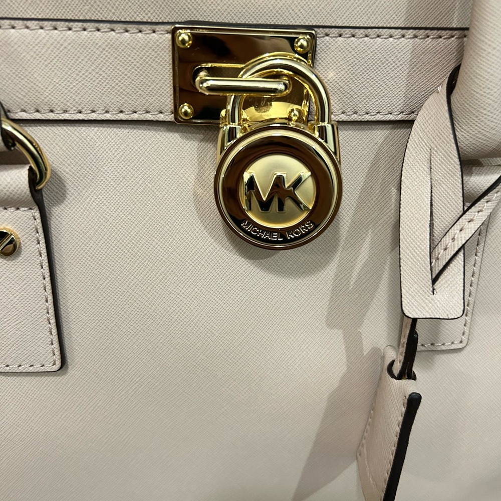 Like brand new without tag’s Michael Kors large leather tote purse - Picture 13 of 16